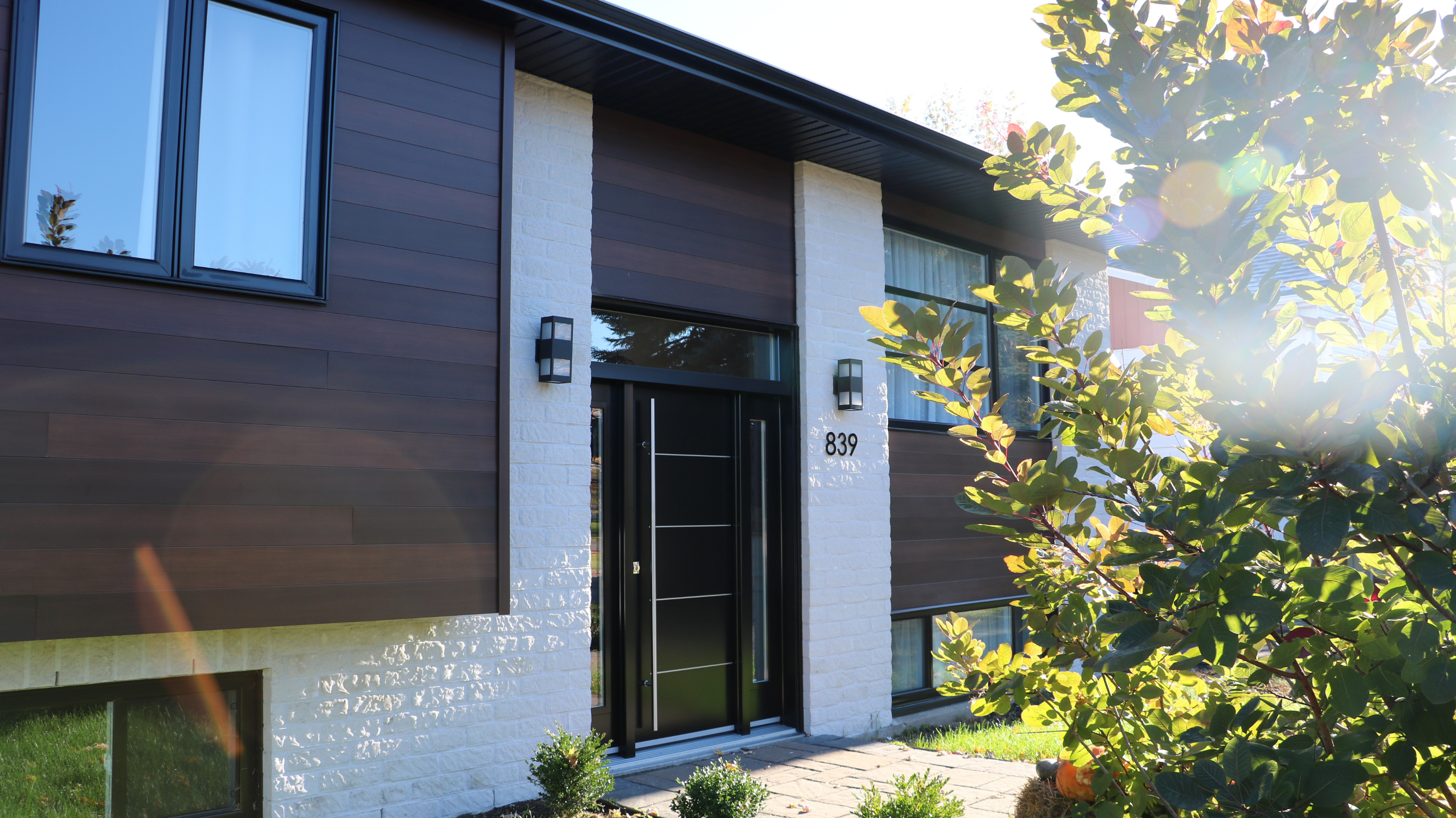 maison avec portes et fenêtres